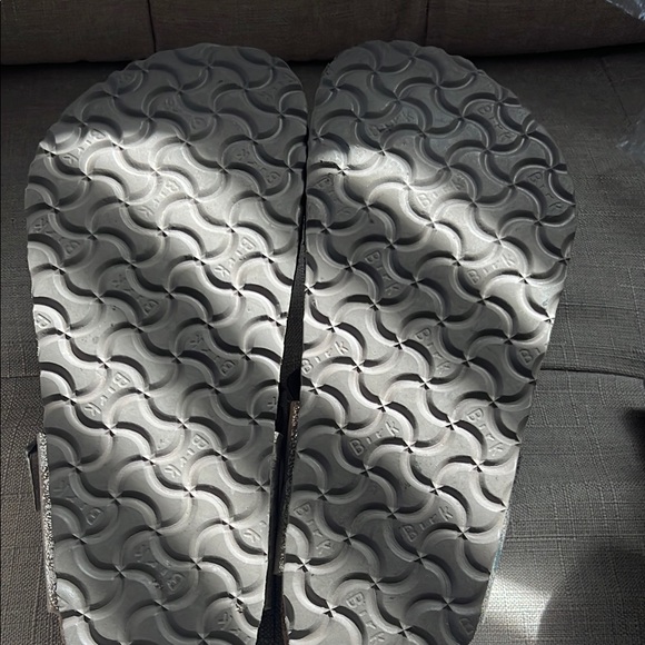 Silver Metallic Birkenstock T-Strap Sandals - Size 9 - Picture 9 of 11